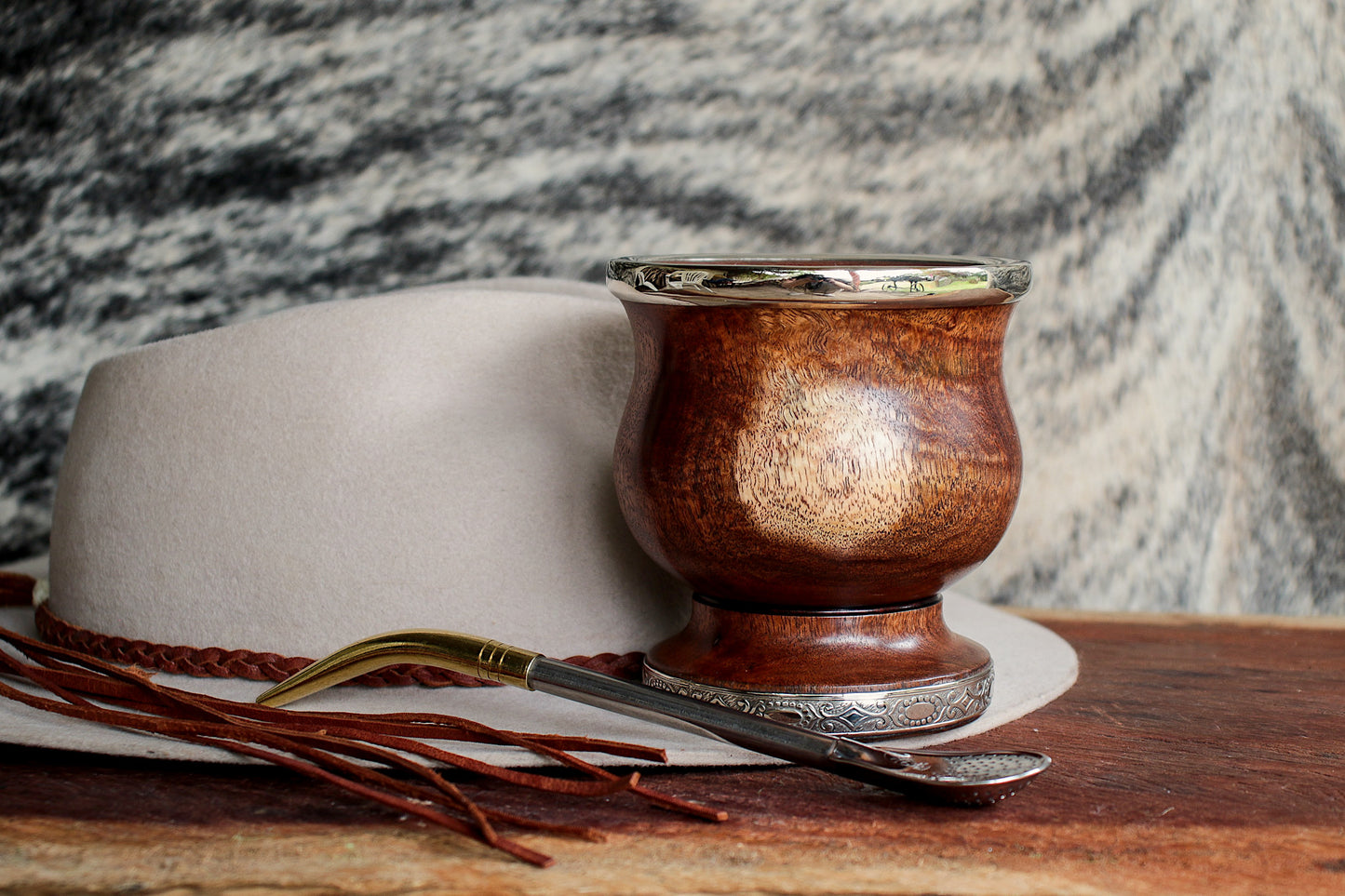 Mate de Algarrobo y Alpaca con Bombilla