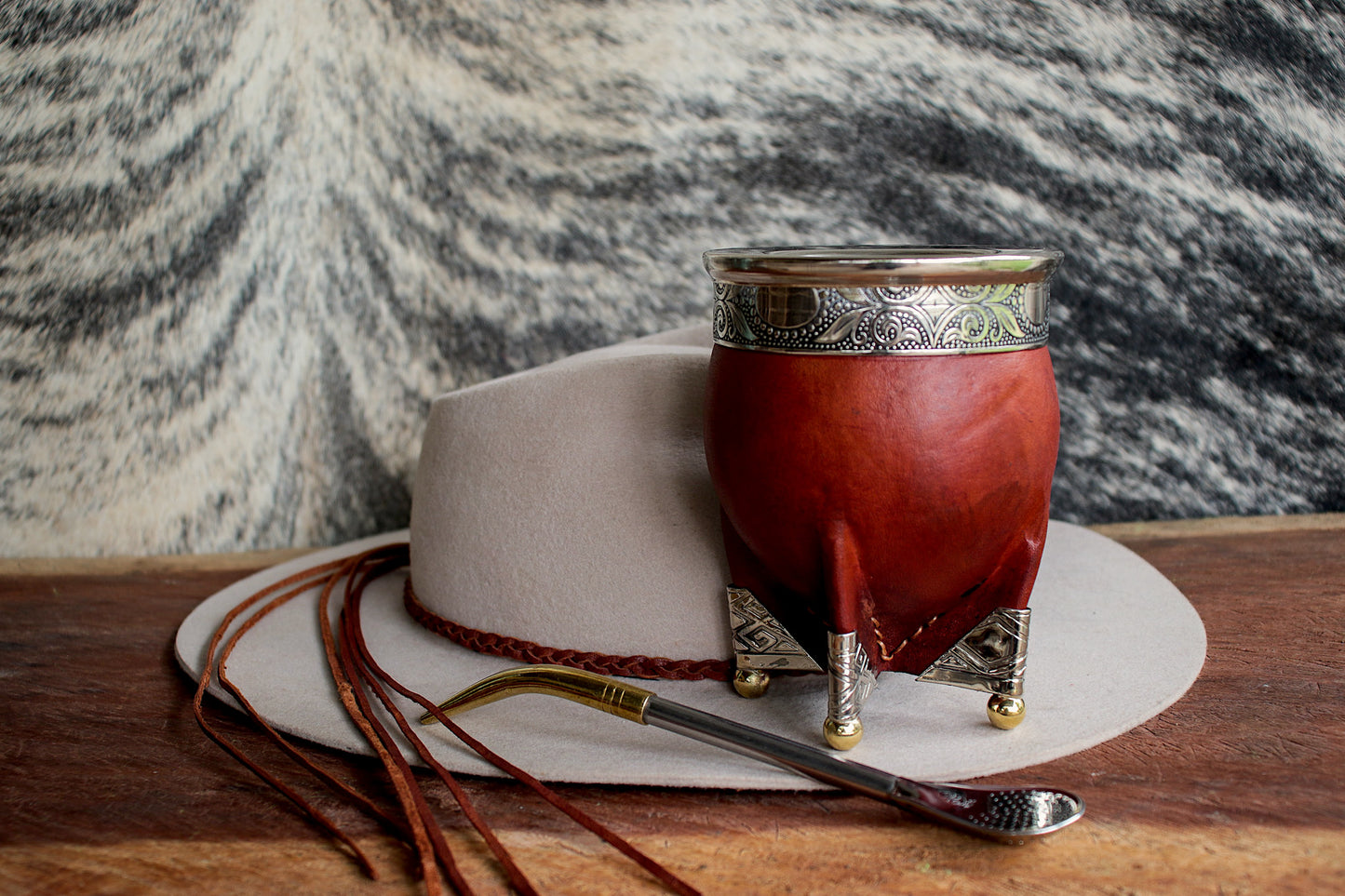 Mate de Cuero, Bronce y Alpaca con Bombillón