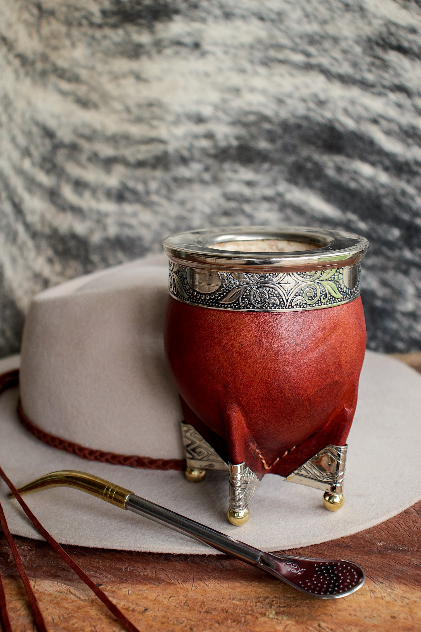 Mate de Cuero, Bronce y Alpaca con Bombillón