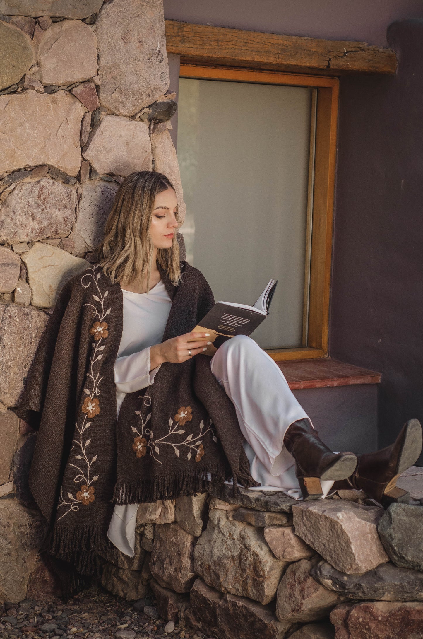 Ruana Bordada "Toscana" en Telar Criollo