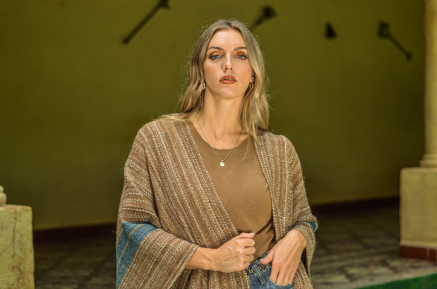 Ruana "Humahuak" Hilos Llama Baby en Telar