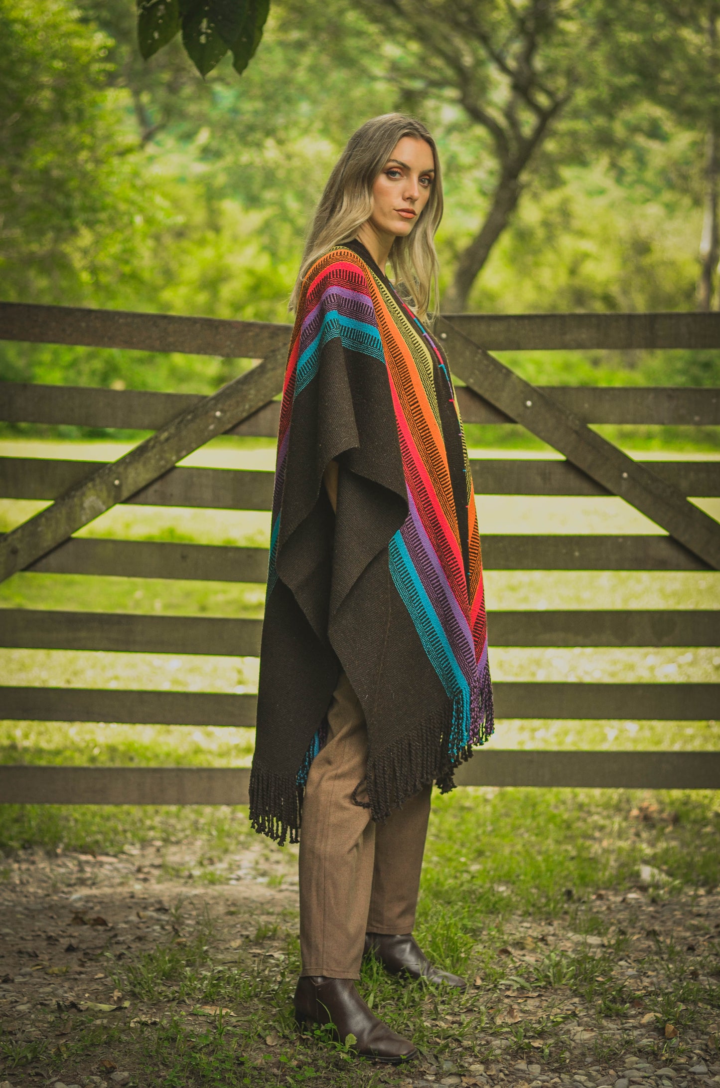 Poncho "La Bernadette" Creole Loom