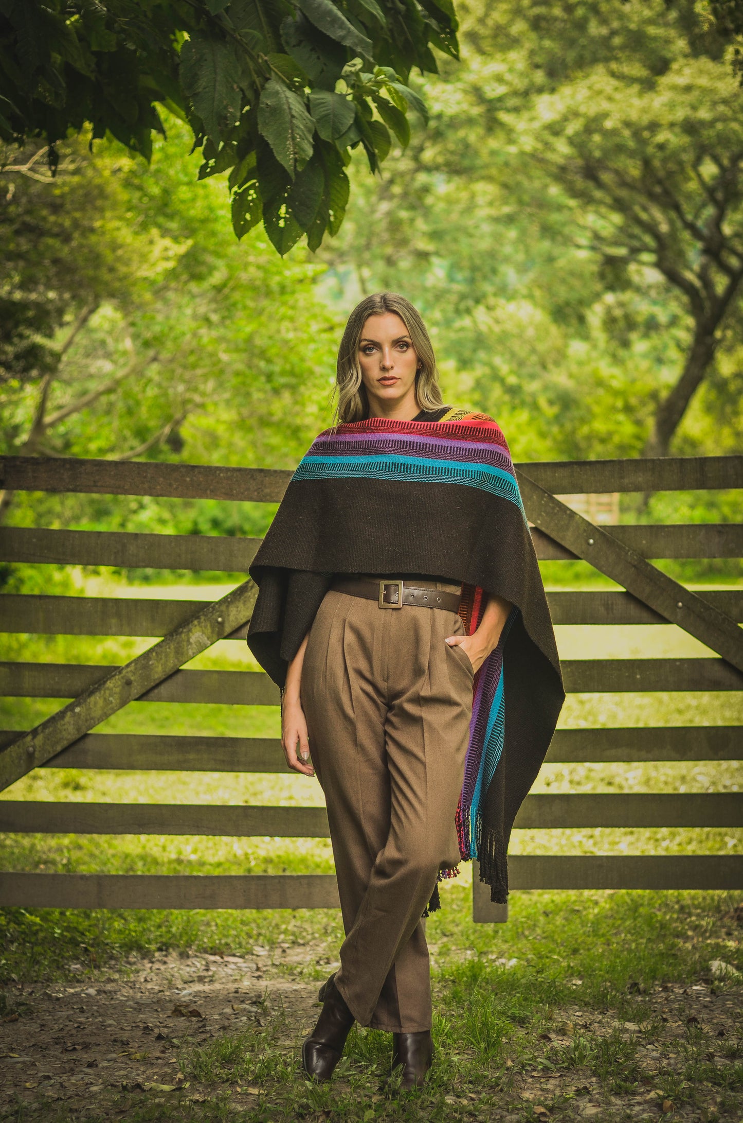 Poncho "La Bernadette" Creole Loom