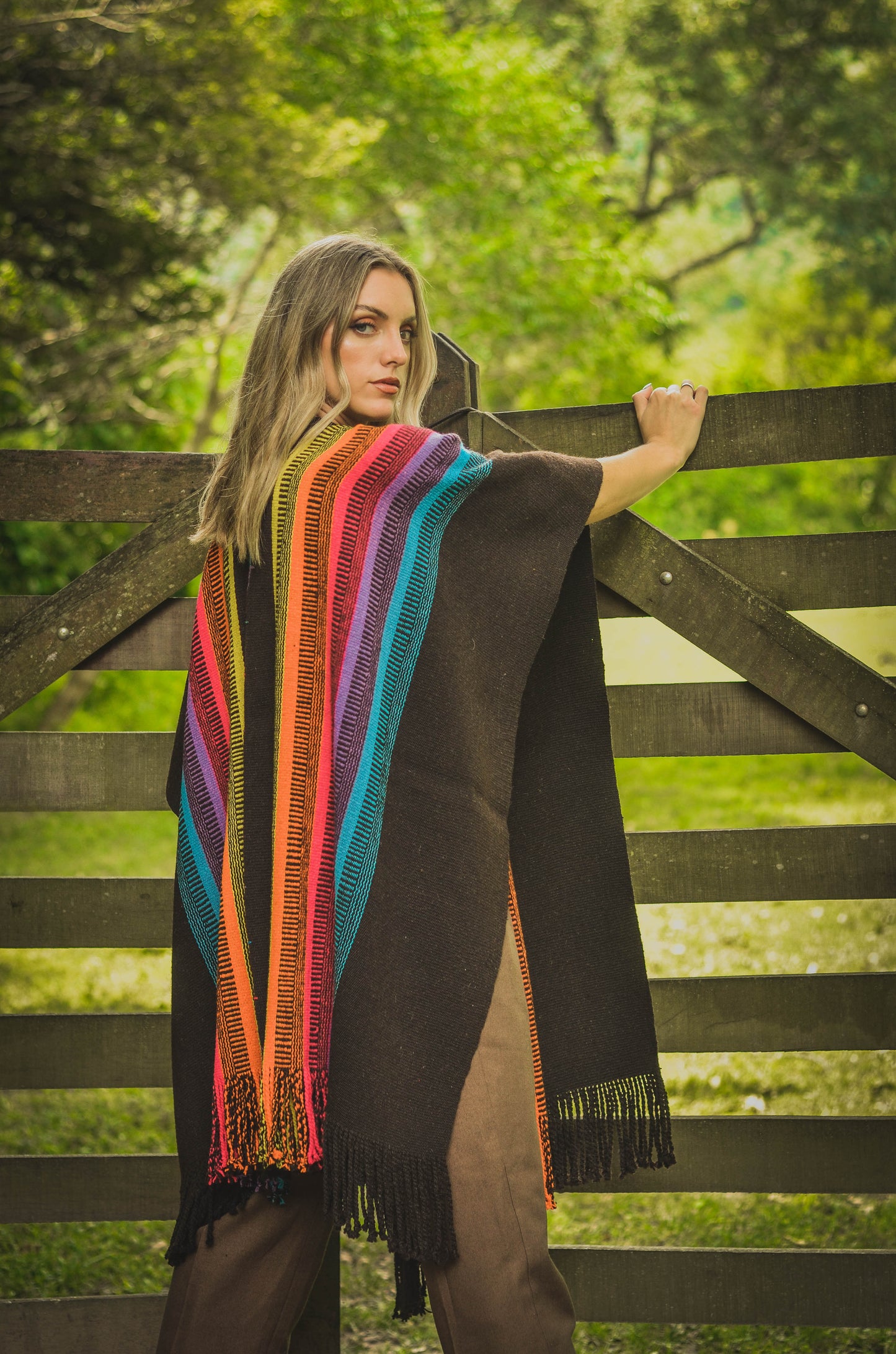 Poncho "La Bernadette" Creole Loom