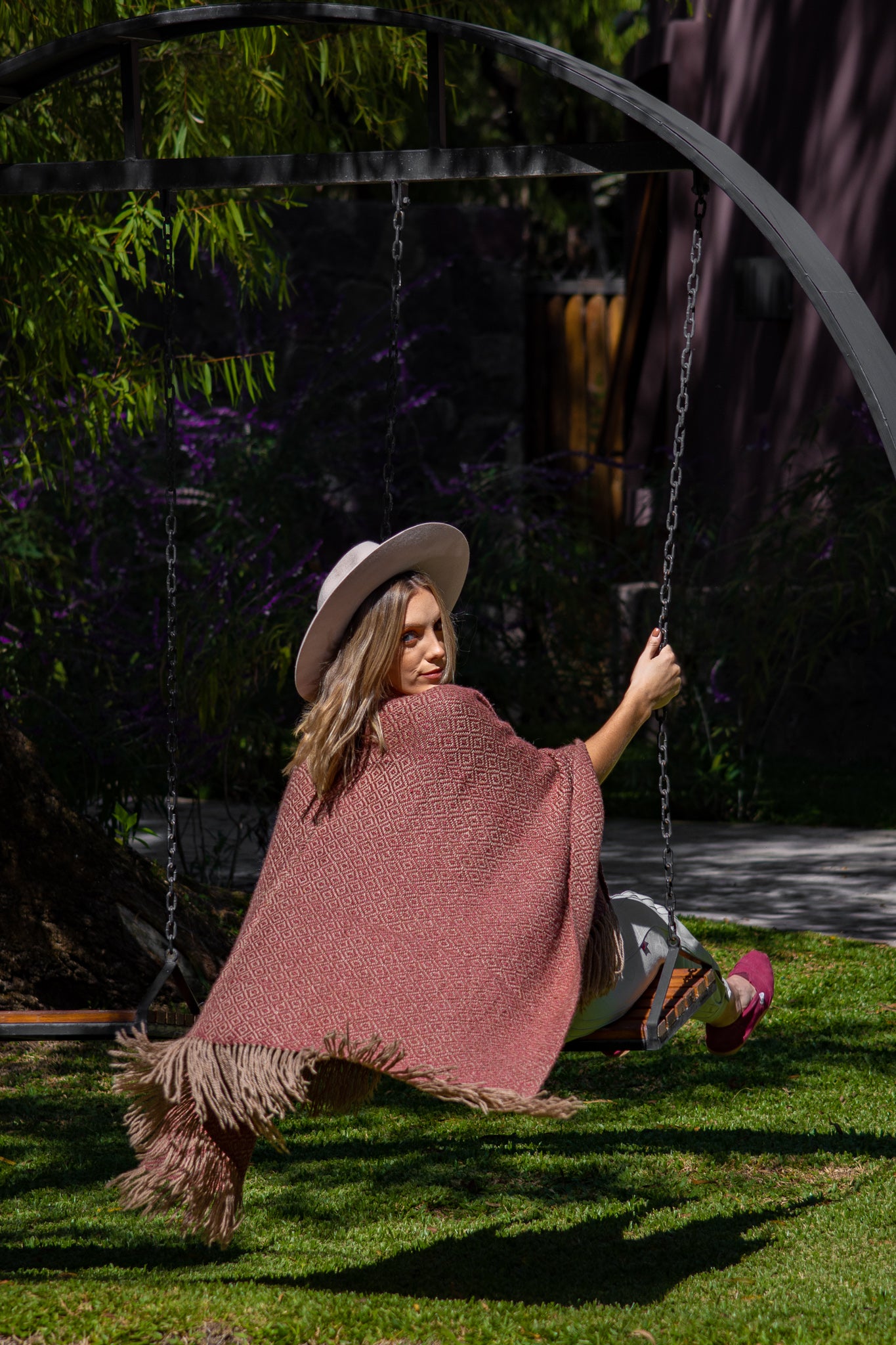 Ruana ITAQUÍ llama Threads on Loom