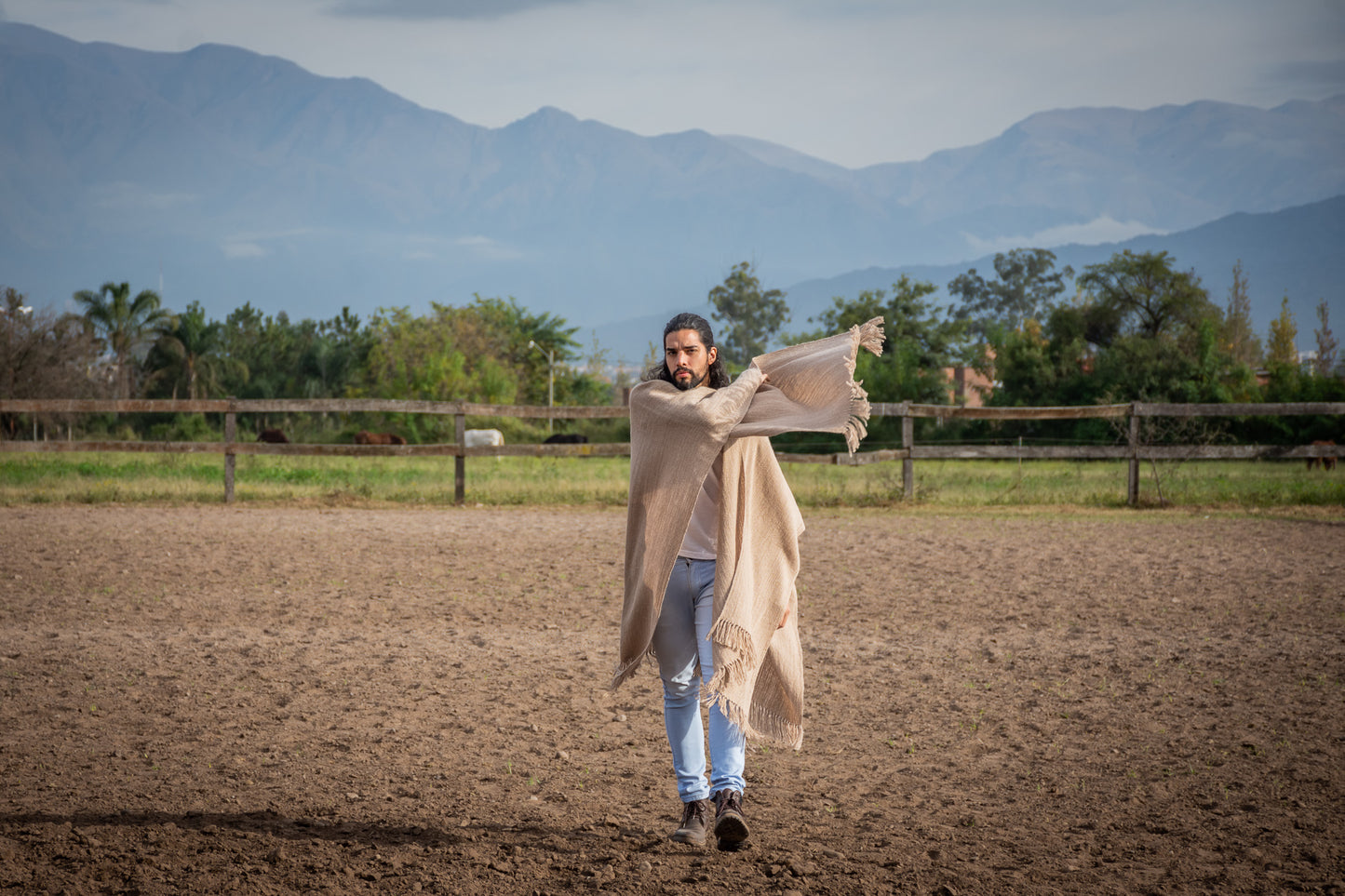 Ruana Hombre "Cafayate" Hilos de Llama