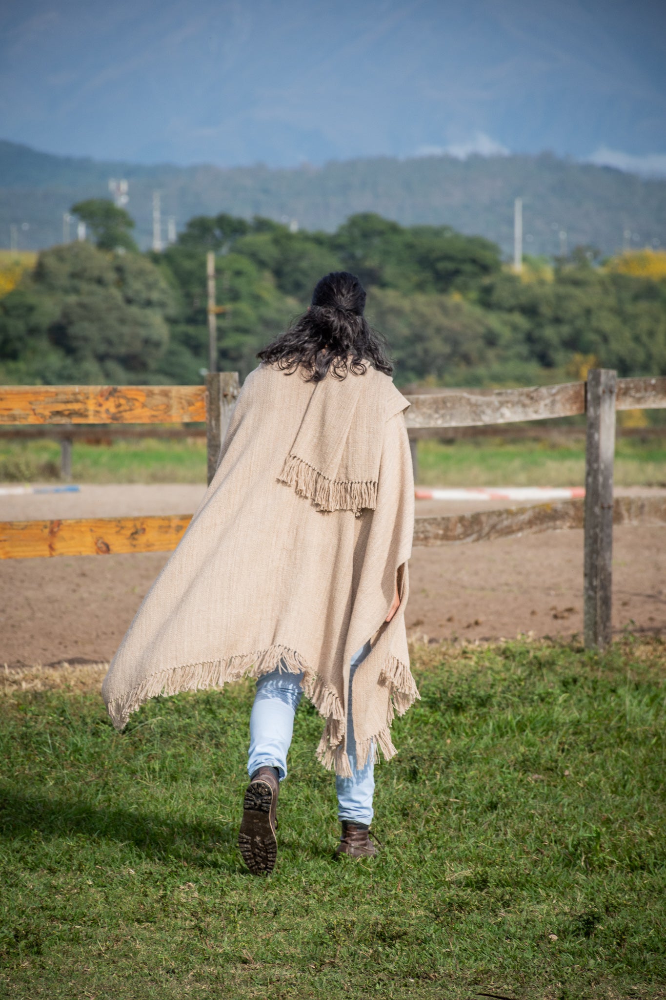 Ruana Hombre "Cafayate" Hilos de Llama