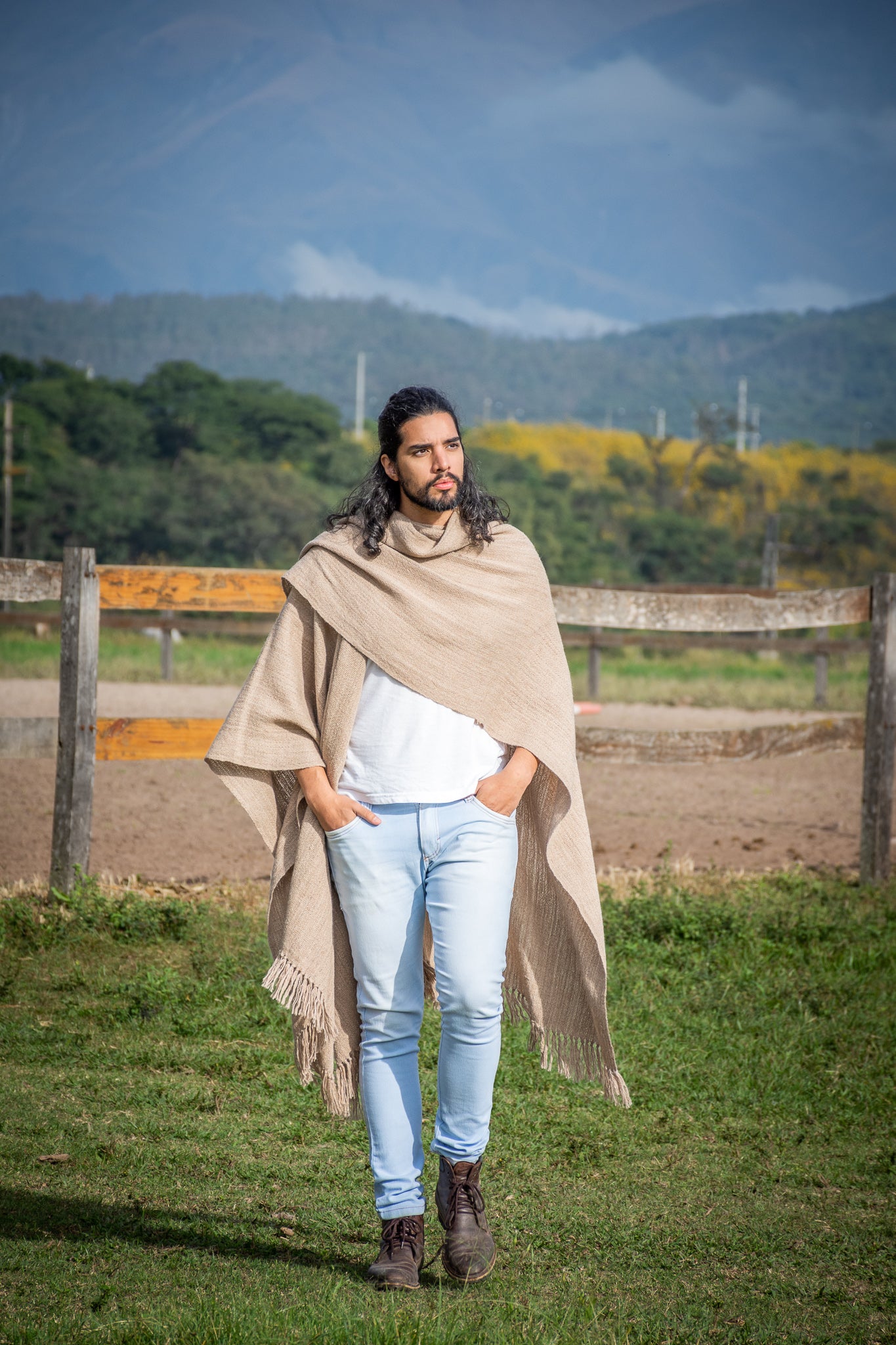 Ruana Hombre "Cafayate" Hilos de Llama