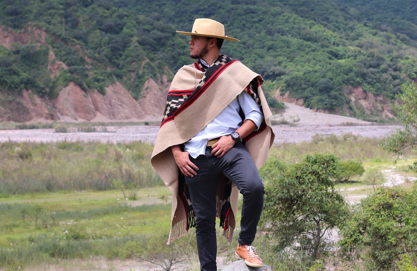 Poncho Guarda Atada "Monteagudo" Telar Criollo