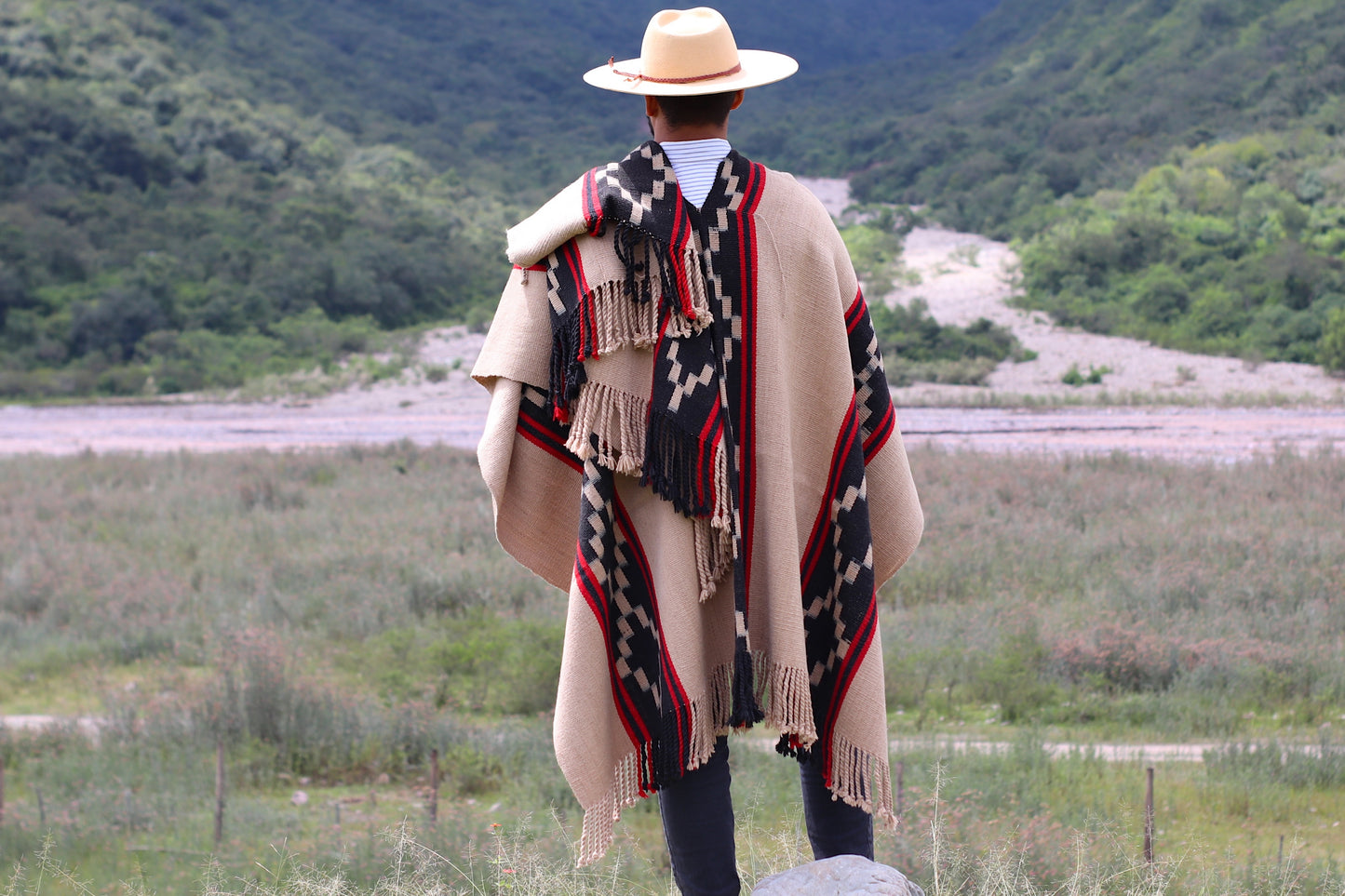 Poncho Guarda Atada "Monteagudo" Telar Criollo