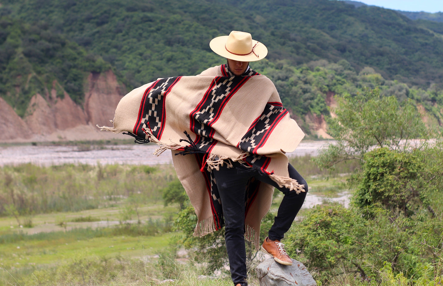 Poncho Guarda Atada "Monteagudo" Telar Criollo