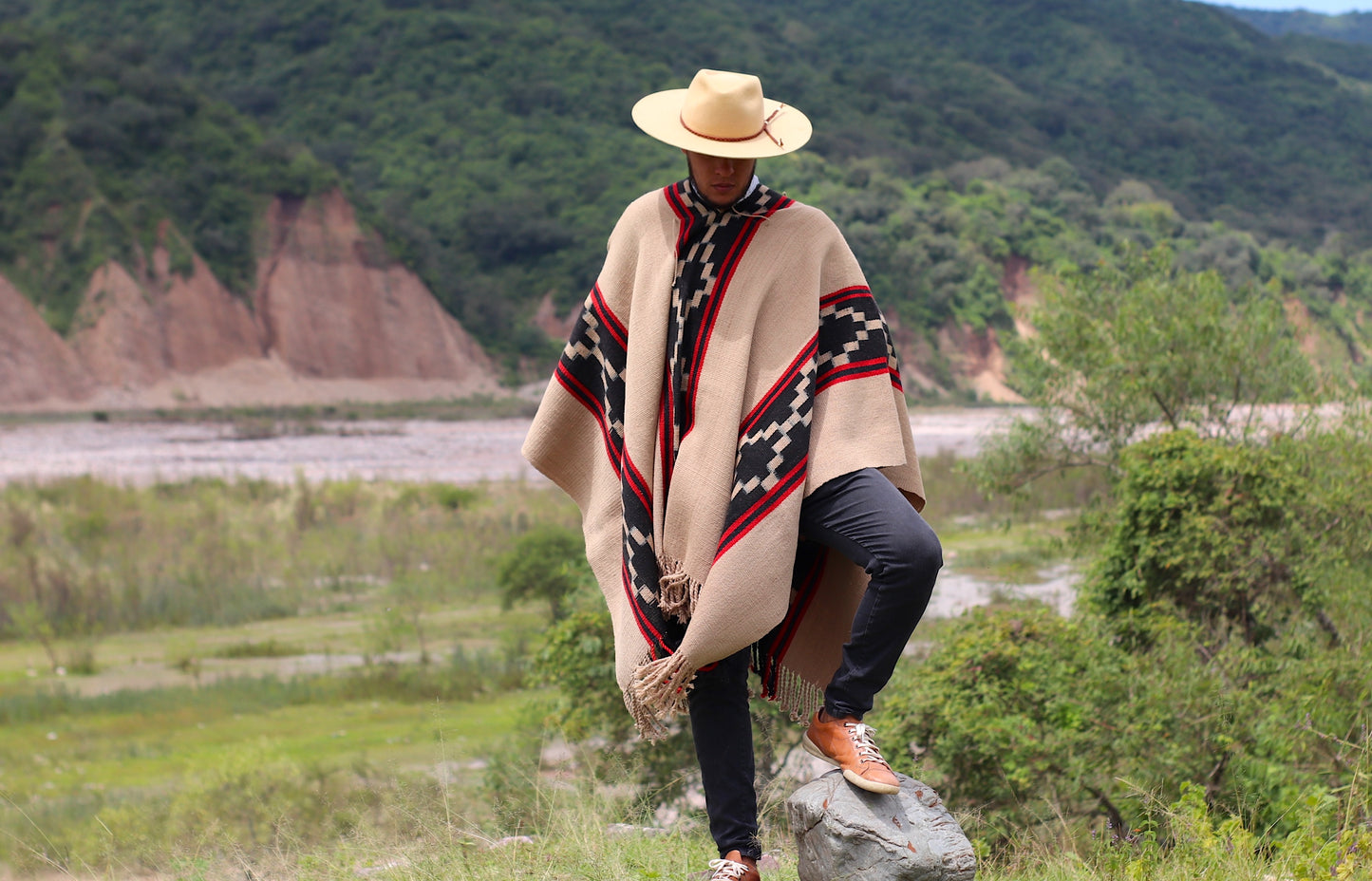 Poncho Guarda Atada "Monteagudo" Telar Criollo