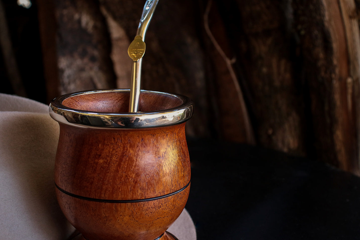 Mate de Algarrobo y Alpaca con Bombilla