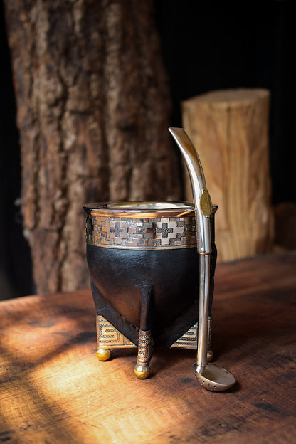 Mate de Cuero, Bronce y Alpaca con Bombillón