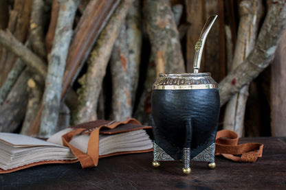 Mate de Cuero y Alpaca con Bombilla Escudo