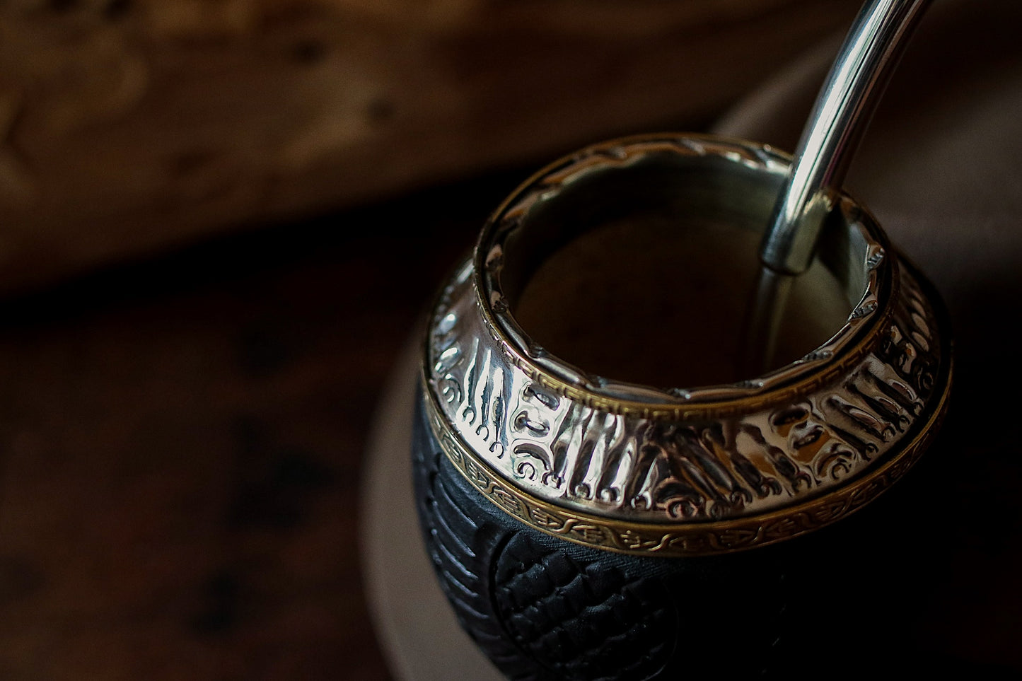 Mate de Cuero, Bronce y Alpaca con Bombillón