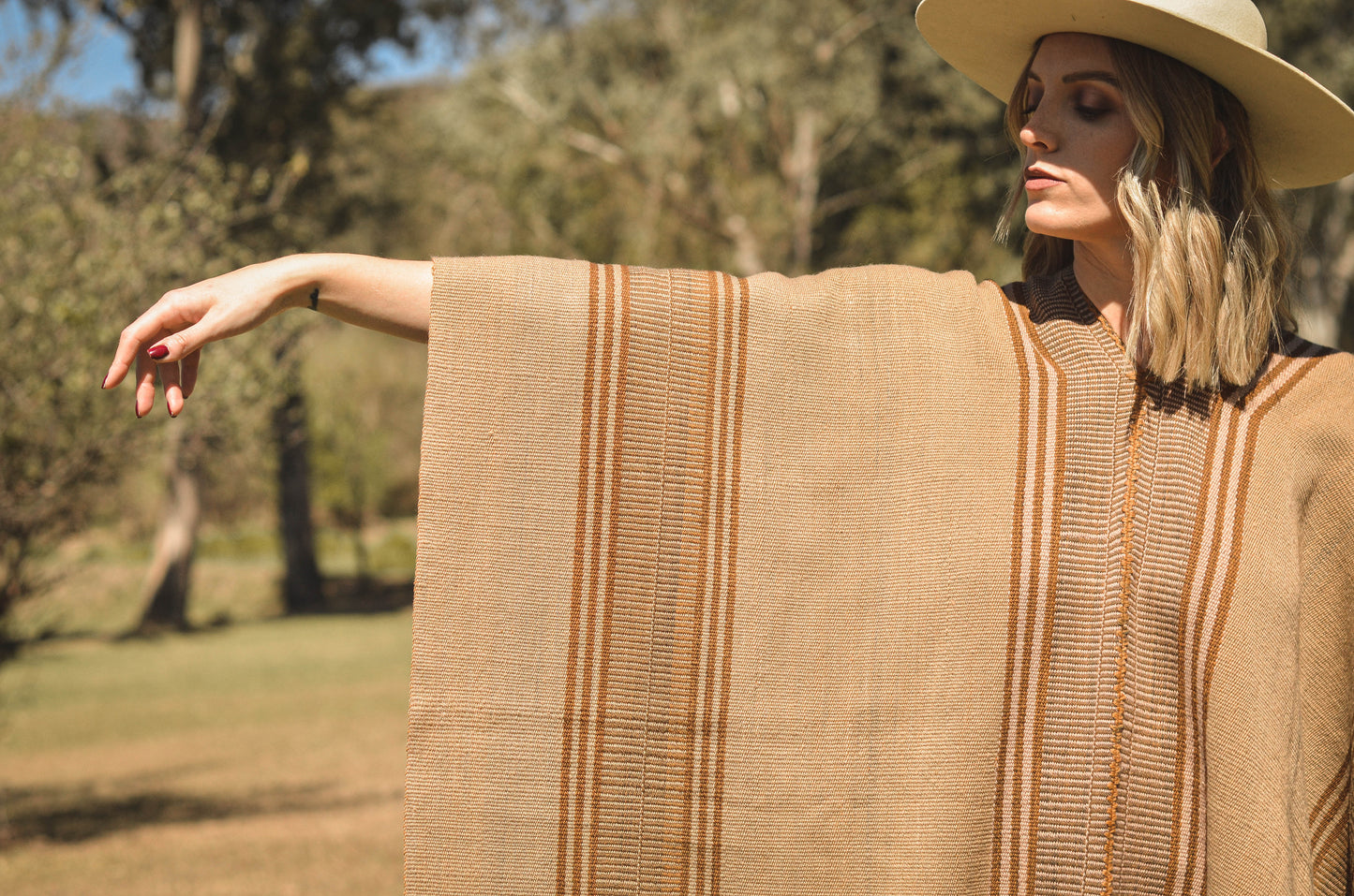 Poncho "El Dorado" Creole Loom