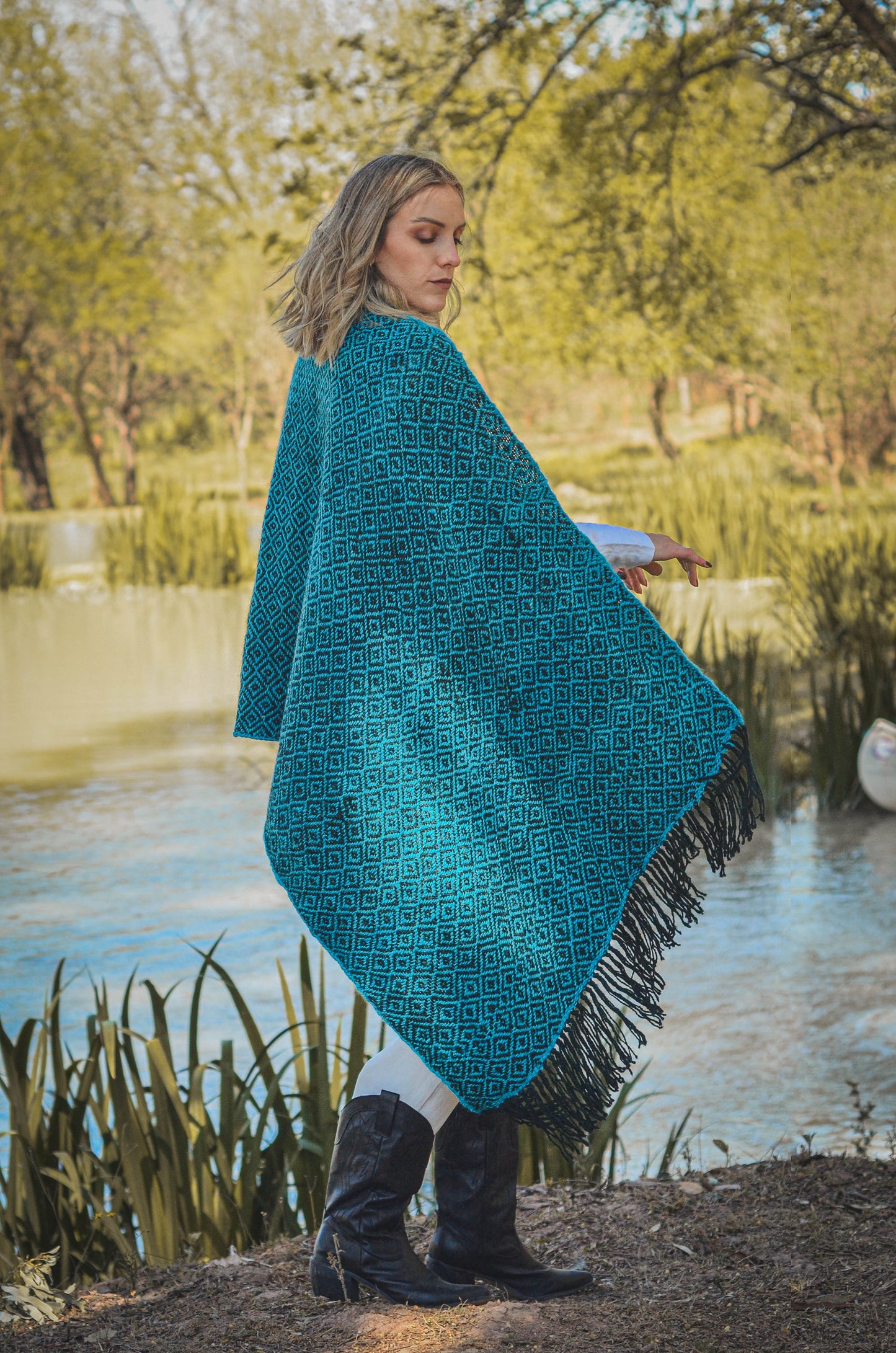 “UQUIA” Blanket Llama Premium Yarn