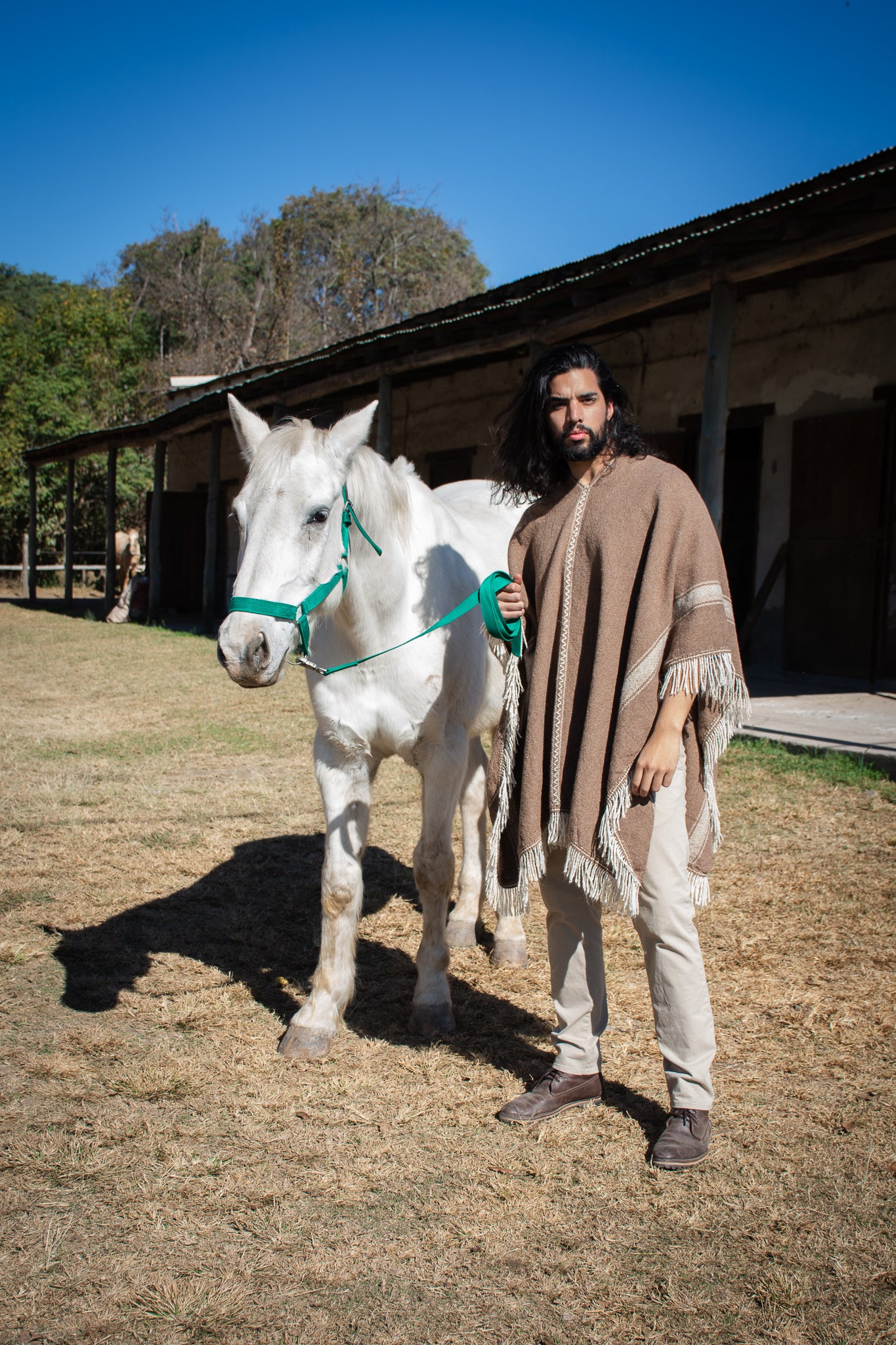 Poncho "Éxodo" de Hilos de Oveja