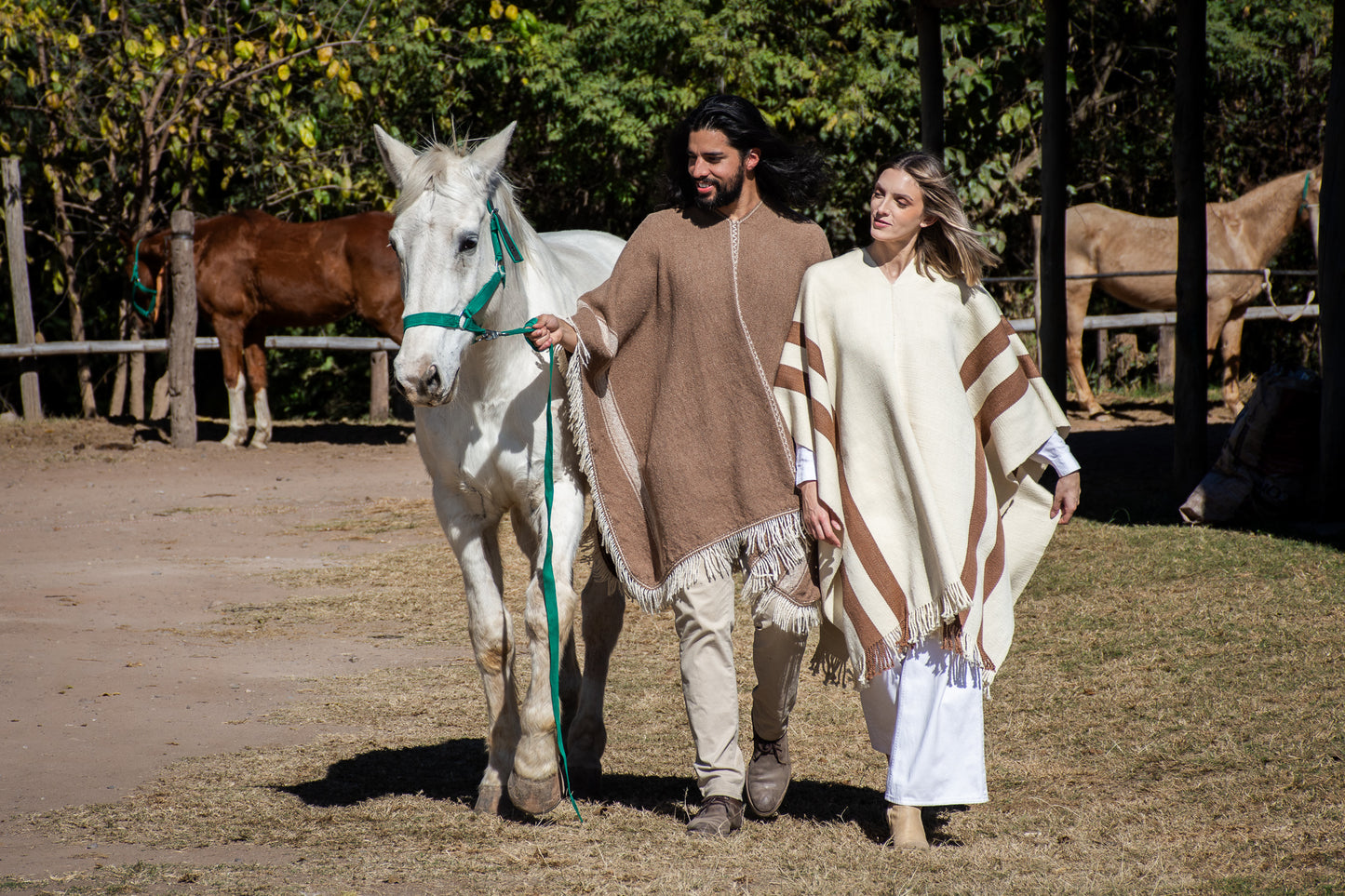 Poncho "Éxodo" de Hilos de Oveja