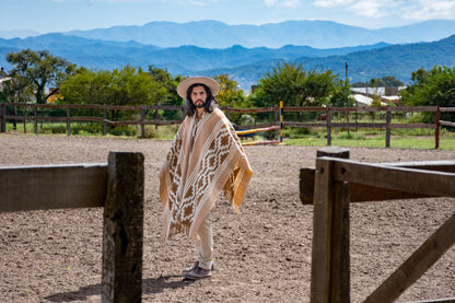 Poncho "Lavalle" Obra en Telar Criollo