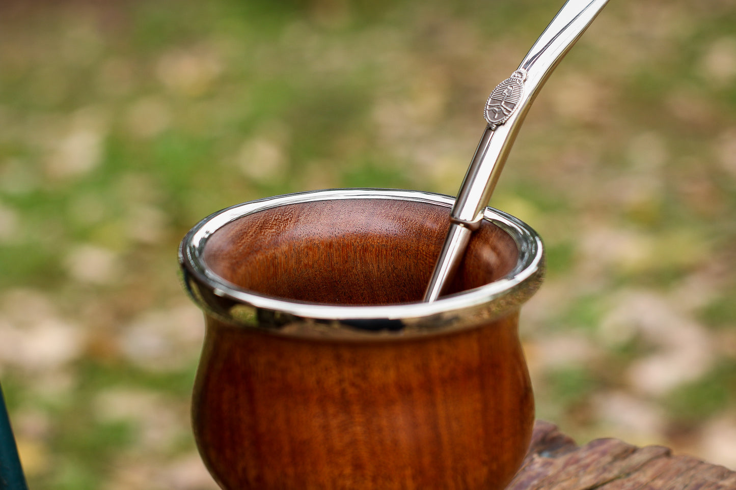 Mate de Algarrobo y Alpaca con Bombilla