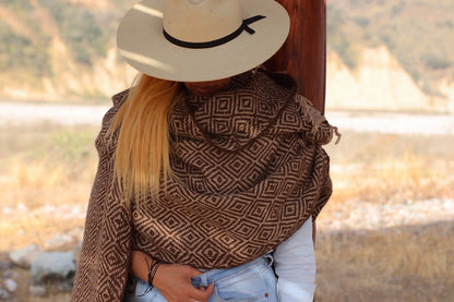 Ruana ITAQUÍ llama Threads on Loom