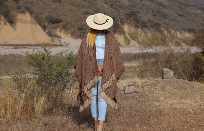 Ruana ITAQUÍ llama Threads on Loom