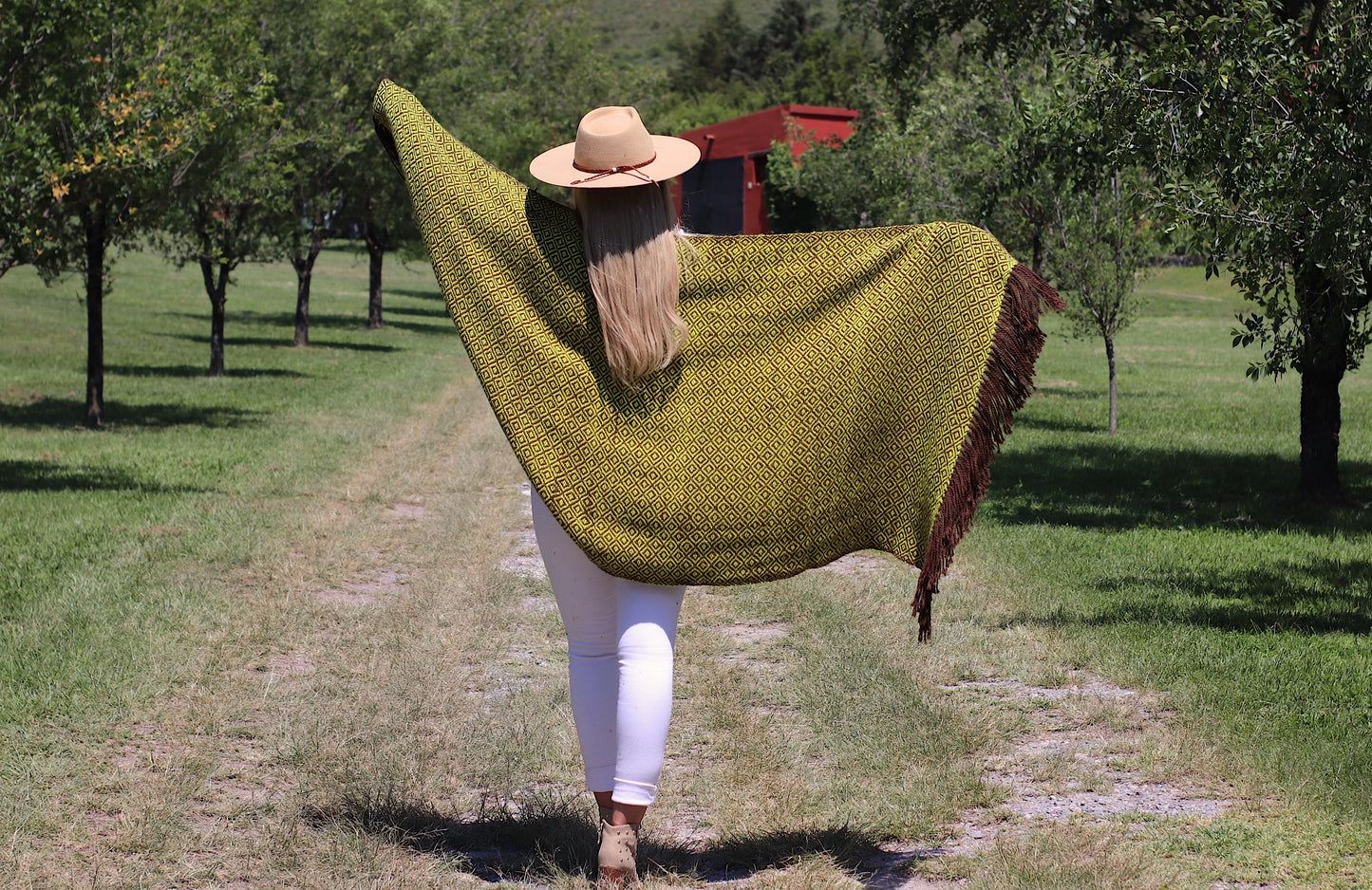 “UQUIA” Blanket Llama Premium Yarn