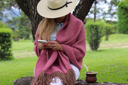 “UQUIA” Blanket Llama Premium Yarn