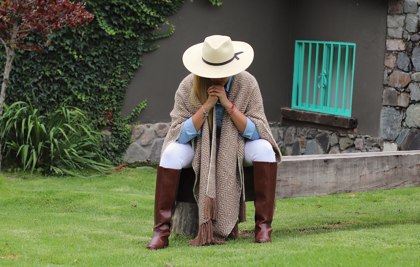 Ruana ITAQUÍ llama Threads on Loom