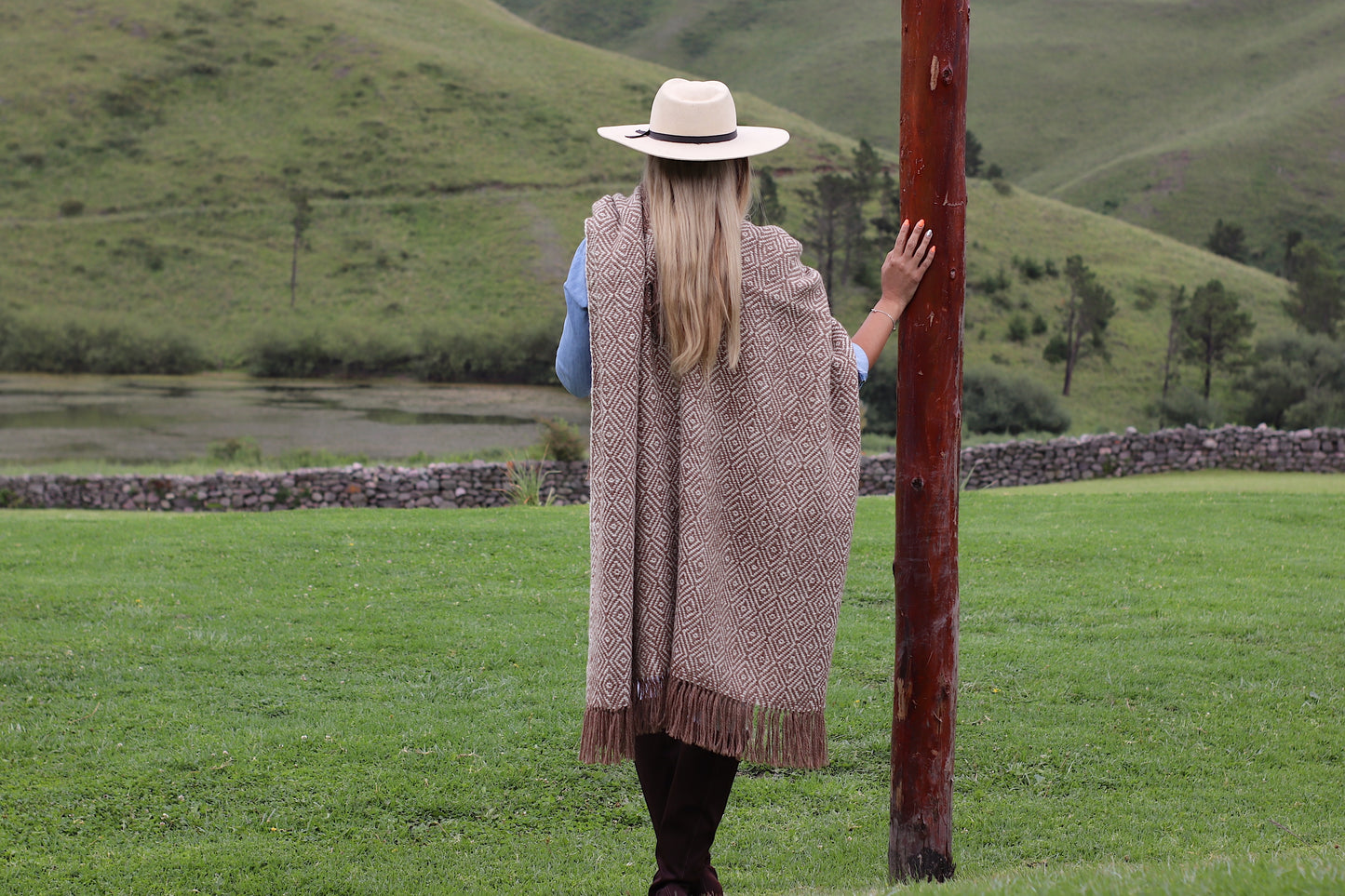 Ruana ITAQUÍ llama Threads on Loom