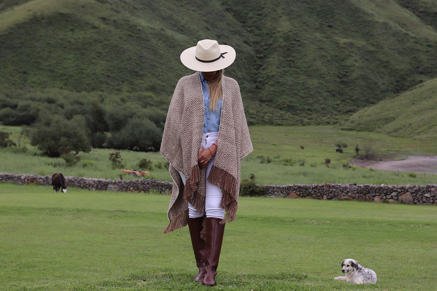 Ruana ITAQUÍ llama Threads on Loom