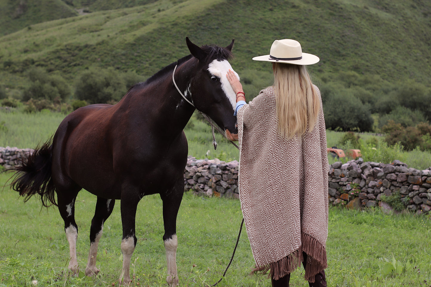 Ruana ITAQUÍ llama Threads on Loom