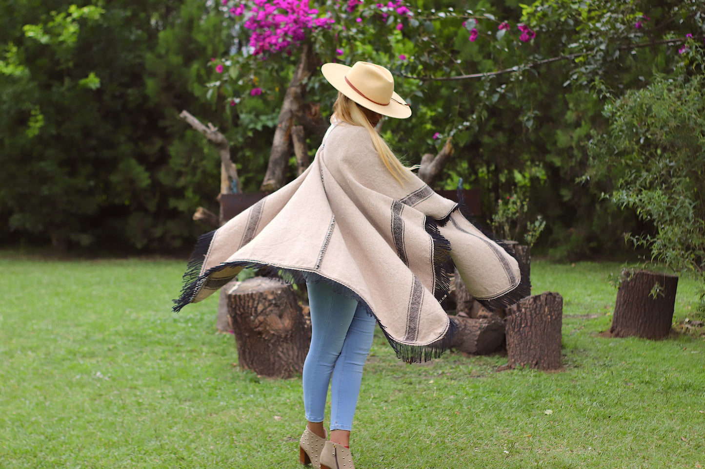 MAIMA Poncho of Llama Threads