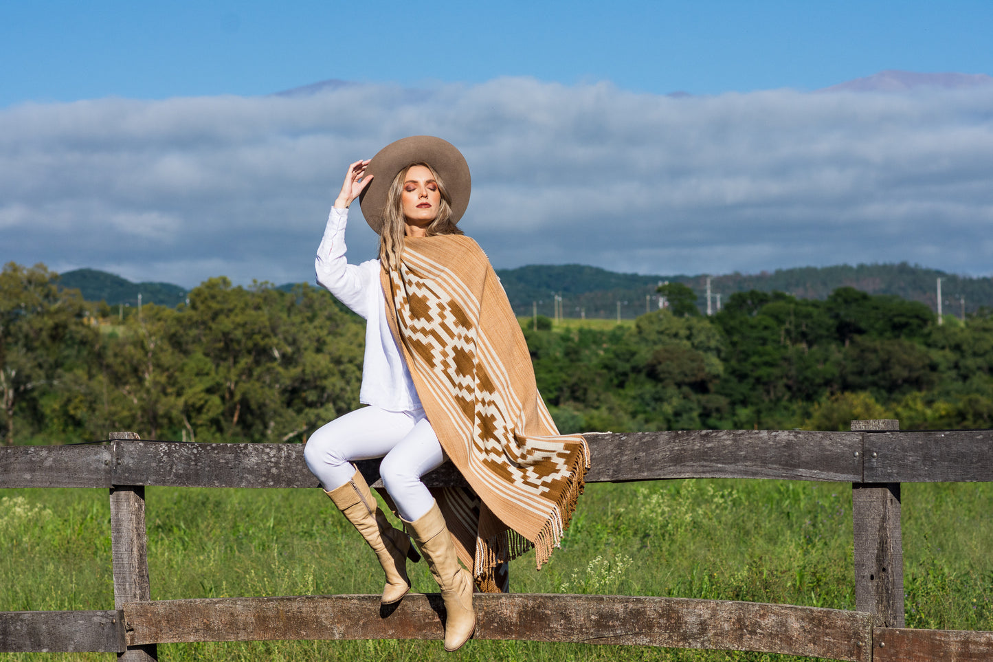 Poncho "Lavalle" Work in Creole Loom